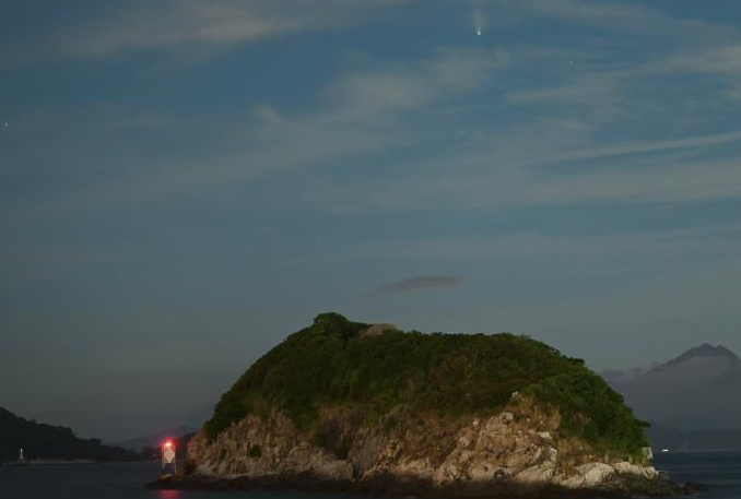 6万年一遇 香港裸眼看紫金山—阿特拉斯彗星